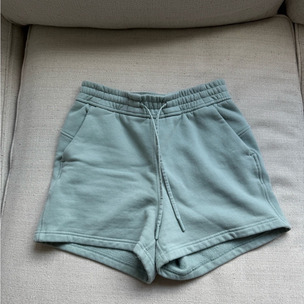 Lululemon high rise sweat shorts 4” size 4